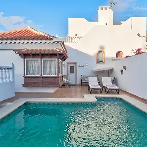 https://marvelous-holiday-home-villa-la-caleta.adeje-hotels.com